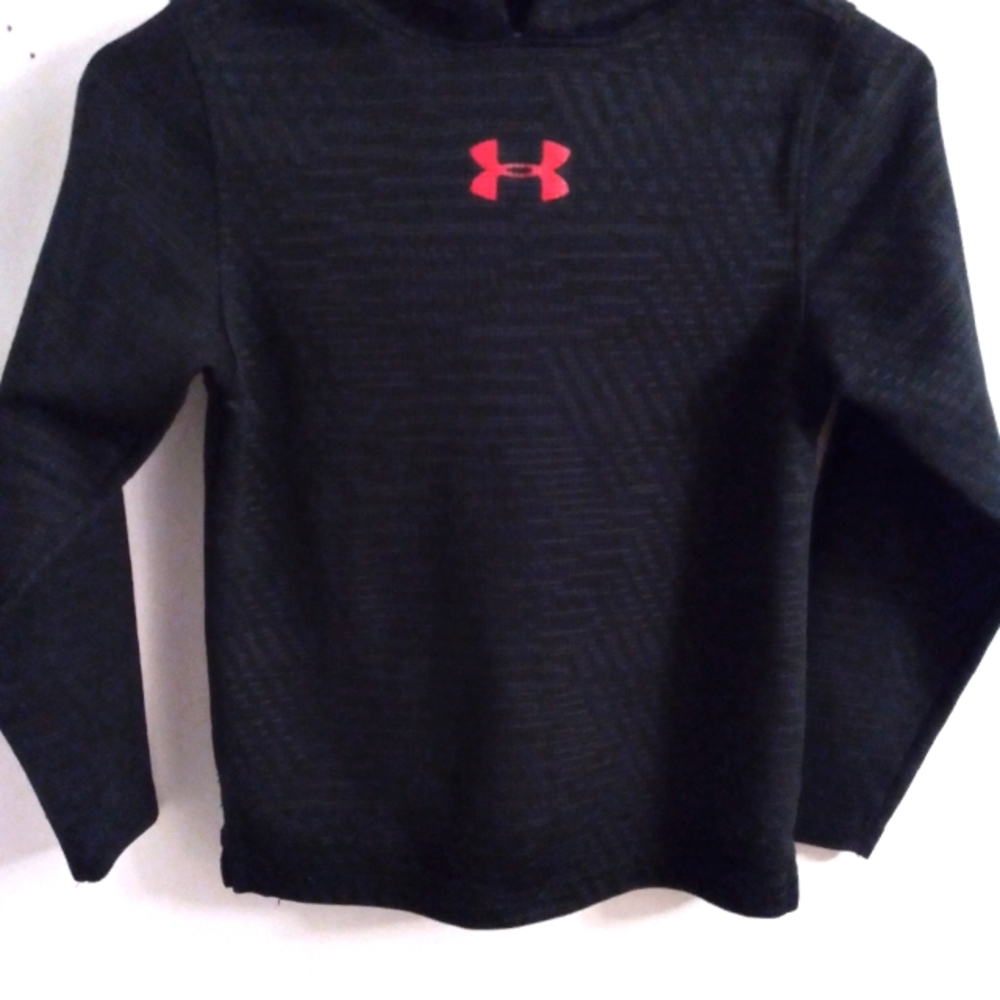 Under armour hooded long sleeve top